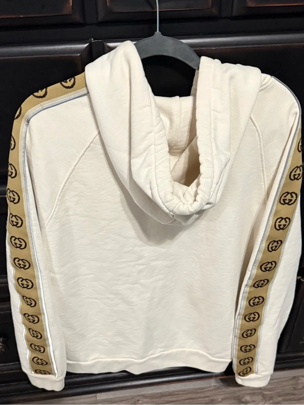 Gucci Cream Crewneck Hoodie with Beige Logo-Trim Shoulders men’s size medium